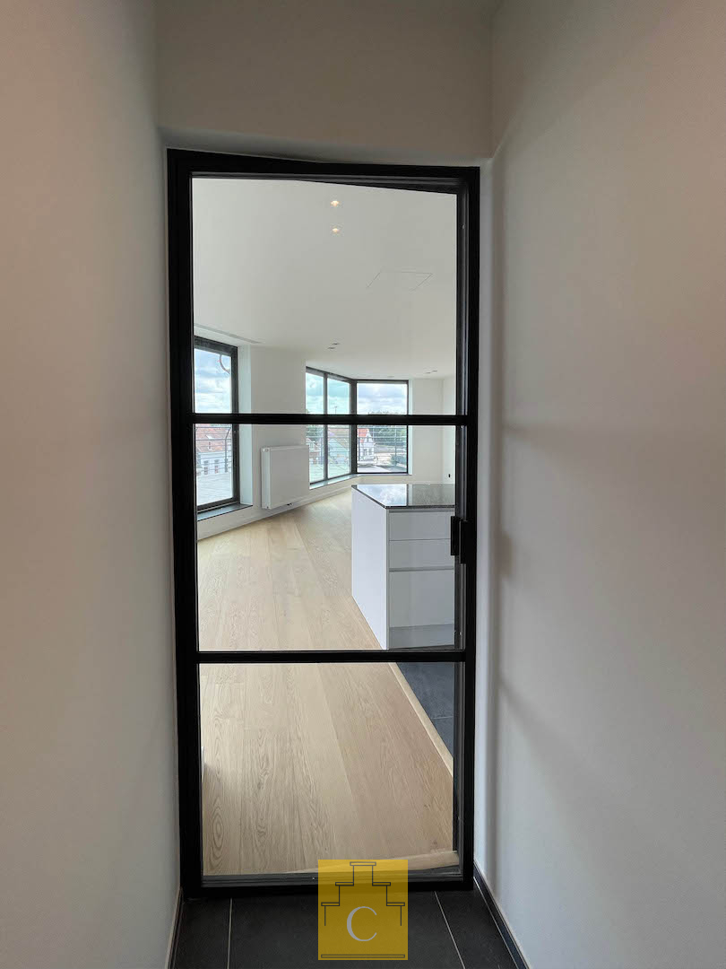 Volledig verbouwd dakappartement met ruim terras - foto 2