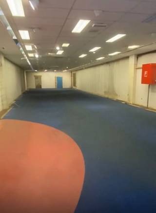 Handelspand te huur op toplocatie !Onmiddellijk beschikbaar.€  2.935/per maandVoor afspraken bel 032325400 (toets 1) of mail naar wonen@fidesinvest.be...