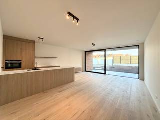 Dit moderne nieuwbouwappartement is rustig gelegen in Sleidinge met winkels, scholen, horeca en openbaar vervoer (trein en bus) op...