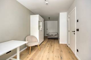 <span><span><strong>*Uniek investeringsvastgoed*</strong></span><br /><br />Aan de Stadsrand van de bruisende studentenstad Leuven namelijk op de hoek van de Naamsesteenweg met de Groenstraat kan je dit uniek opbrengstproject vinden. </span><span>Het pand is uiterst centraal gelegen, ideaal voor studenten zowel studerende in het centrum als de Campussen in Heverlee: Arenberg, UCLL, Sportkot... </span><span>Dit opbrengstpand </span><span>omvat 35 moderne entiteiten namelijk 31 kamers privatief sanitair en 4 studio's voorzien van al het nodige comfort en bemeubeling. </span><br /><br /><span>Alle entiteiten </span><span>kunnen indien gewenst voorzien worden van een verhuring.</span><span> Nettorendement 3,5%. Oplevering verbouwing start academiejaar 2024-2025.</span><br /><br /><span><strong>Wens je meer informatie? Dat kan ! Contacteer onze Expert Investeringsvastgoed: Jacky 0495 53 46 49 of jacky@connect-immo.be</strong></span><br /><br /><span>EPB Startverklaring!</span><br /><span>wg, gdv, gvkr, gvv</span>