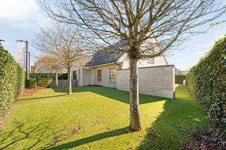 Te koop: commercieel gelegen mooi ingericht handelspand met voorliggende parking, voorzien van zonnepanelen. Op een gunstige commerciële ligging...