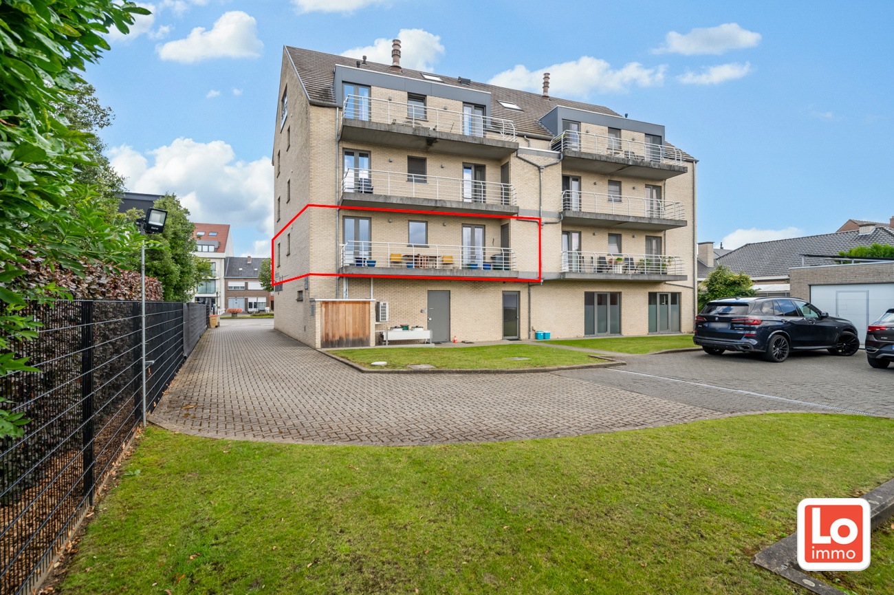 VERKOCHT! Ruim en gezellig appartement met garage in het centrum Lochristi! - foto 2