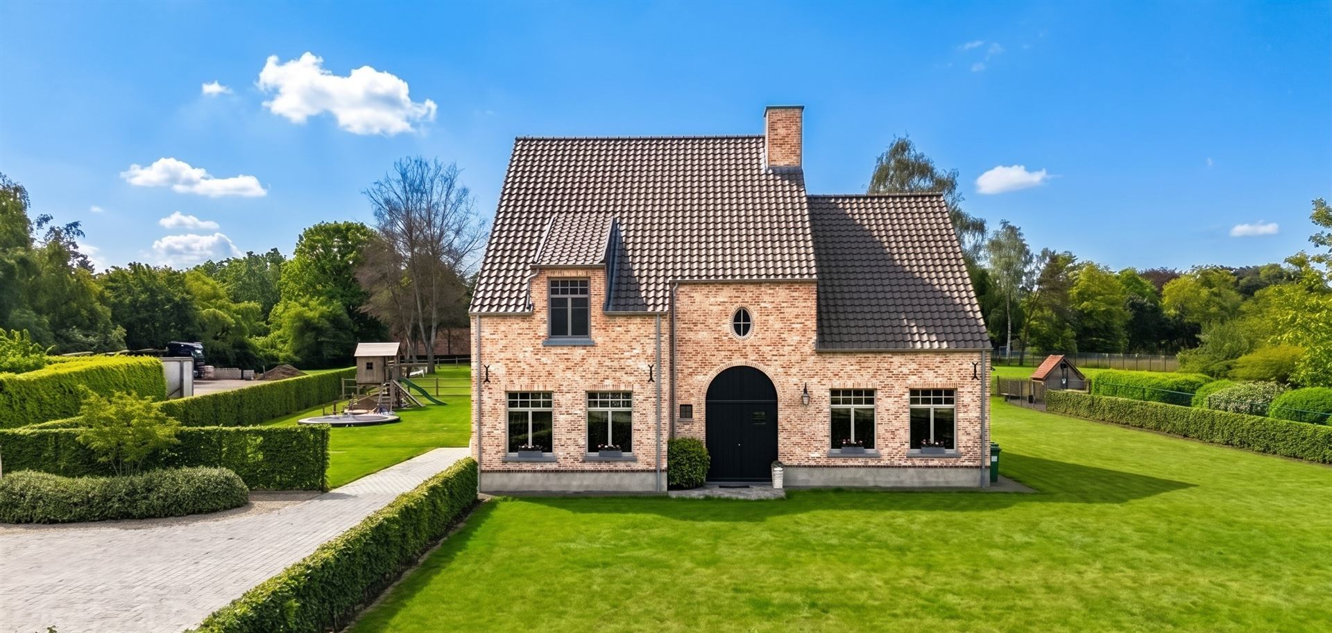 Villa - photo 1