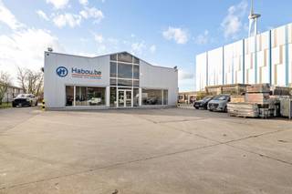Instapklaar bedrijfspand te koop op 2.900m² grond in industriezone Hoogveld in Dendermonde, strategisch gelegen nabij N41 (Rijksweg) met...