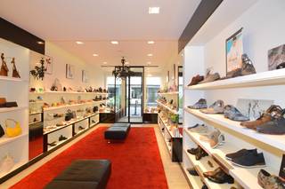 Bent u op zoek naar een commercieel goed gelegen handelspand in hartje Mechelen? Dan is dit pand precies wat u zoekt!Gelegen in een van de gezellige...