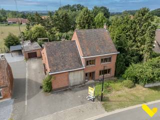 Te koop: Ruime gezinswoning met prachtig uitzicht en renovatiemogelijkheden – Grasheuvel 35, Meerhout-GestelBent u op zoek naar een woning op een...