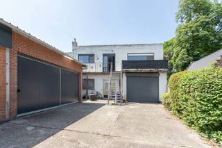 In het hart van Essen een pand met enorm veel mogelijkheden opgedeeld in een woning ca. 115m² en magazijnen ca. 300m².Het potentieel na grondige...