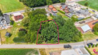 Deze bouwgrond is gelegen in een rustige en groene omgeving, maar toch dicht bij alle nodige voorzieningen zoals winkels, scholen en openbaar...