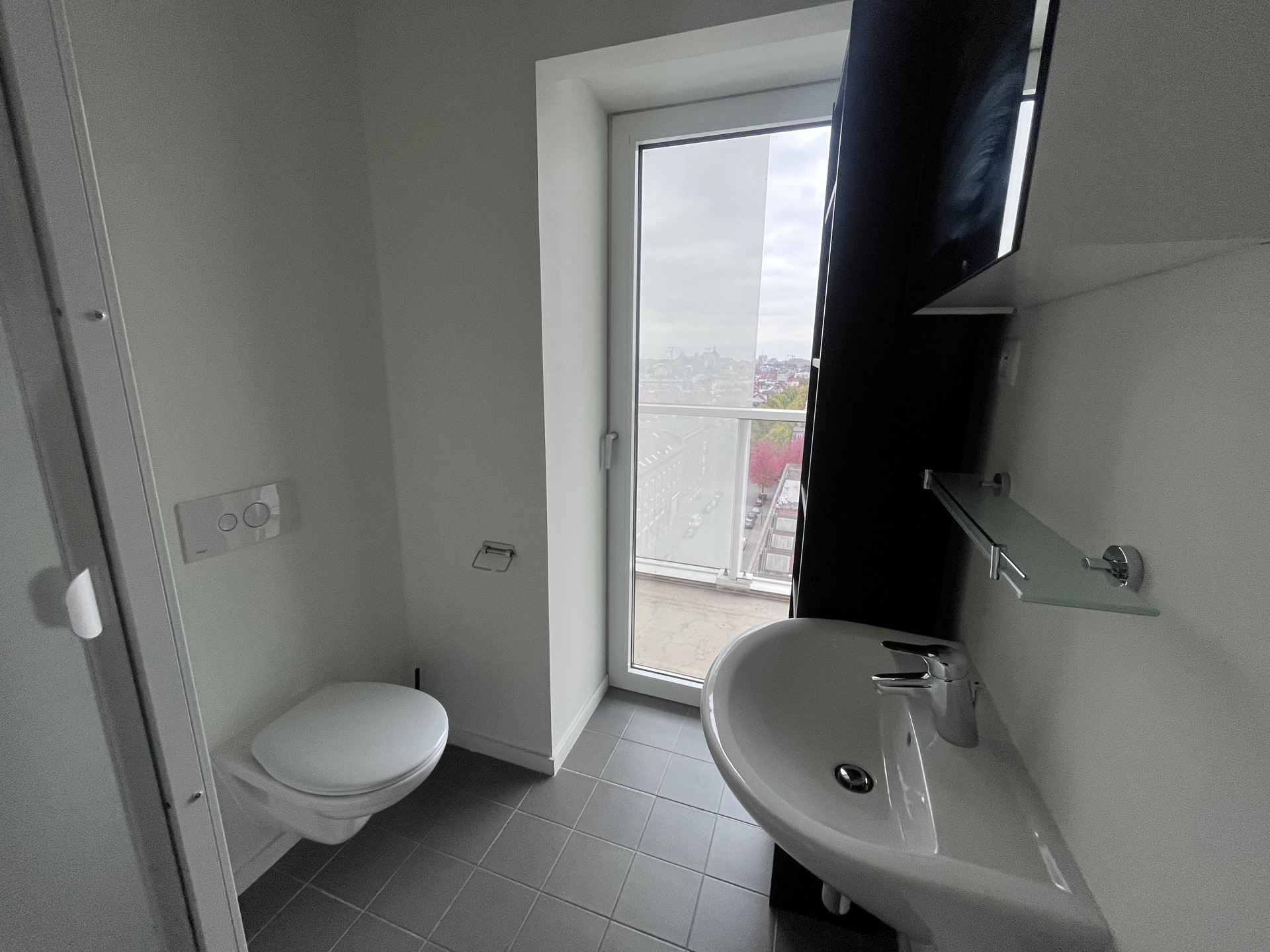 Gemeubelde studio met extra grote balkon - foto 4