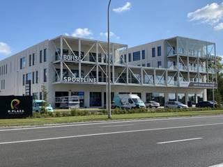 Nieuwbouw kantoorruimte in project R. Plaza te koop op de eerste verdieping met een bruto oppervlakte van ca. 831 m². Top ligging met...