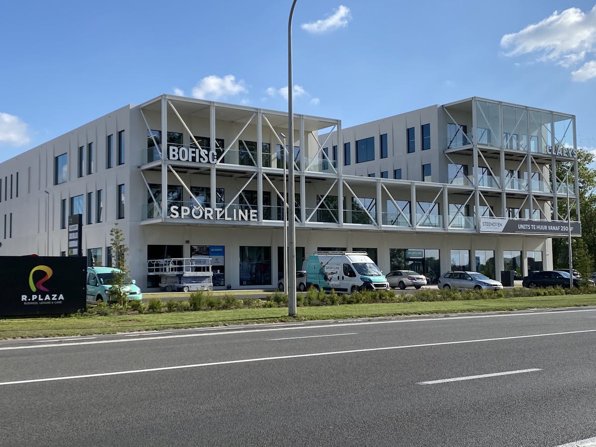 Nieuwbouw kantoor van ca. 831 m² op R. Plaza te Roeselare - foto 1