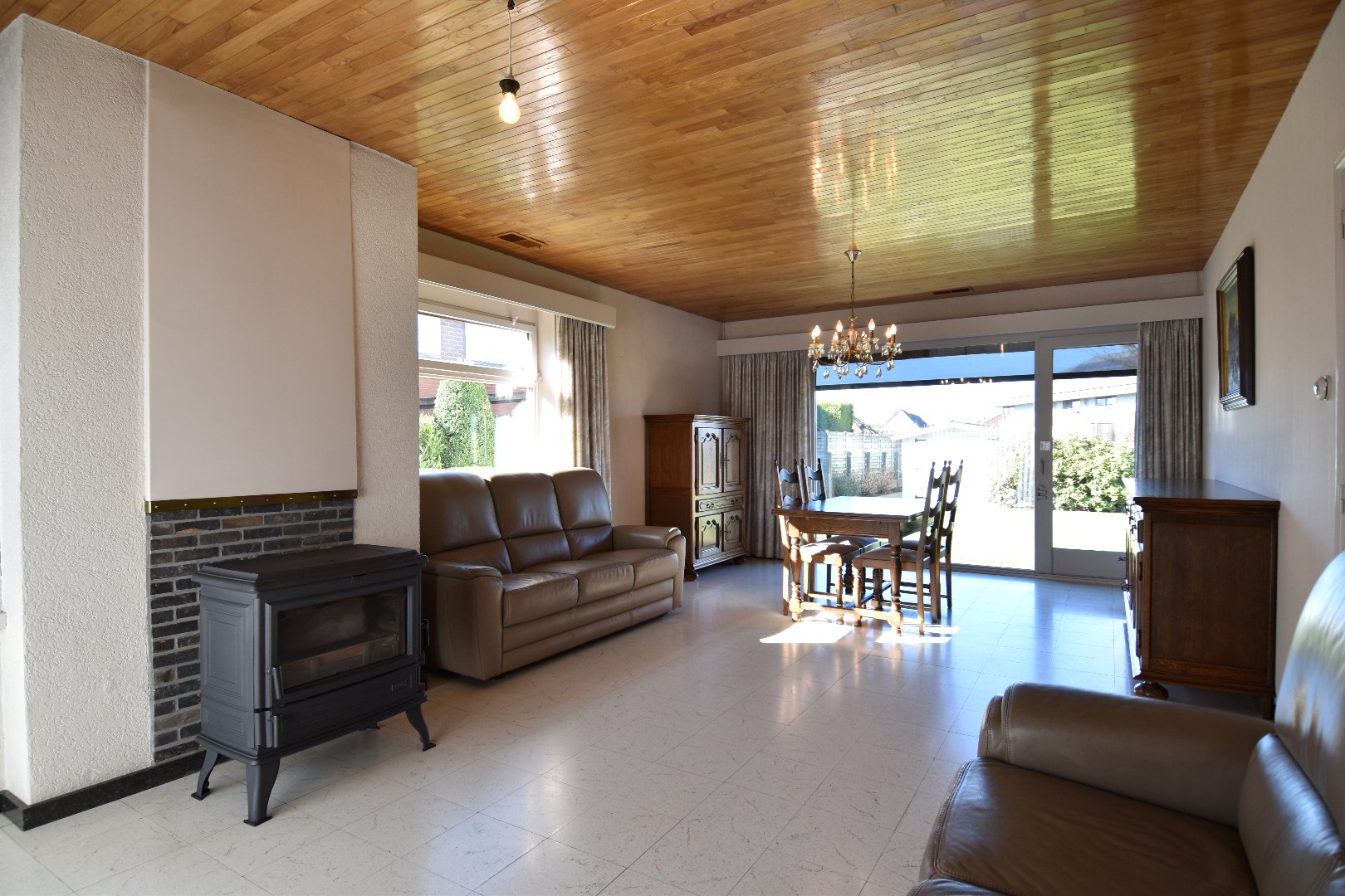 Gelijkvloerse woning met 3 slaapkamers en 2 garages te koop op een perceel van 1087 m² in Wevelgem - foto 5