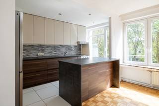 Locatie In het hart van Berchem, in de bijzonder populaire Pulhofwijk, bevindt zich dit instapklare appartement. U geniet hier van een groene...