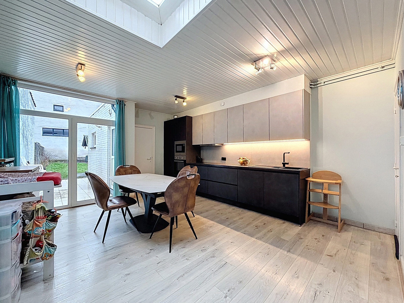 Instapklare woning nabij het centrum, 4 slaapkamers en tuin - foto 5