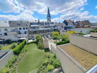 In het centrum van Alken bevindt zich dit stijlvolle penthouse met een bewoonbare oppervlakte van maar liefst 164 m² (inclusief ruime...