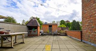 In het bruisende hart van Loppem, op een steenworp van het dorpsplein, bevindt zich dit uitzonderlijk ruime handelspand (EPC Label A)...