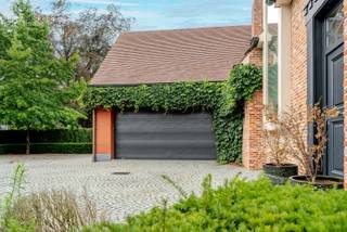 Een plek waar je vanaf het eerste moment thuiskomtAan de Kantonbaan in Ranst vindt u deze vrijstaande villa op een prachtig perceel van 3.126 m²,...