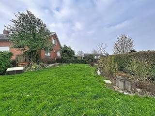 Villa met tuin en open zicht te IeperDeze woning is als volgt ingedeeld:Gelijkvloers: Ruime inkomhal, lichte leefruimte met veranda, ingerichte...