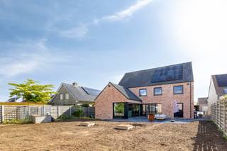 Recente villa (2020) in landelijke, moderne stijl gelegen te KeiemOntdek deze prachtige villa uit 2020, gebouwd in een stijlvolle combinatie van...