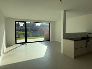 Op zoek naar een moderne, energiezuinige woning in een groene omgeving? Ontdek deze drie gloednieuwe woningen aan de Kalmthoutsesteenweg 157...