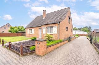 <p><strong>Century21ImmoNero stelt voor:</strong></p><p>Deze perfect onderhouden en instapklare woning, bijzonder rustig gelegen in een doodlopende straat zonder verkeer op een mooi West geörienteerd terrein van 8A69ca en omvattende:</p><p>Inkom met WC en trap, Living van 35m² Volledig ingerichte keuken  van 2006 van 11m², Wasplaats, Kamer of bureau van 14m² en berging.</p><p>Verdieping biedt 3 slaapkamers van 14m², 10m² en 12m² en een badkamer (2010) met douche en WC. er is een kelder van 10m².</p><p>In de achtertuin is er een dubbele garage of atelier van 42m².</p><p>Meer info : www.tenrodestraat6.be</p>