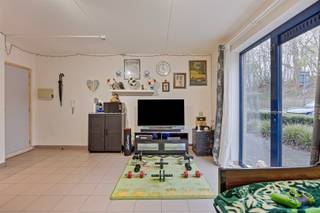 <p><span>Vous êtes à la recherche d'un investissement sûr et rentable avec la perspective de gains en capital ou vous cherchez à acheter votre propre maison pour vos enfants étudiants ? Alors ce studio immaculé et parfaitement entretenu est une véritable opportunité. </span> Nous sommes<span>ravis de proposer à la vente ce studio, rénové en 2021, </span><span>à quelques pas du centre historique de Louvain et à proximité du Gasthuisberg. Ce studio spacieux avec une surface habitable utile de 29 m² est situé au rez-de-chaussée et comprend un espace de vie et de couchage, une kitchenette rénovée et une salle de bain rénovée. En outre, ce studio cool dispose également d'une place de parking extérieure, qui peut être achetée au prix de 25 000 €. En résumé, ce studio confortable et économe en énergie, avec les transports en commun à deux pas de l'immeuble, convient parfaitement aux parents souhaitant acheter quelque chose pour leurs enfants étudiants, ainsi qu'à un investissement immobilier à valeur sûre avec un potentiel de croissance. Une aubaine pour les décideurs rapides ! </span></p><p><span> </span></p>