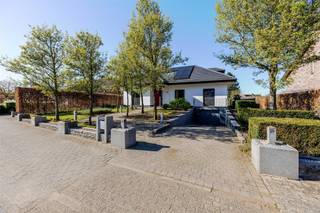 Ruime eengezinswoning op 23 are – 4 slpkKelderVolwaardige kelderverdieping met inpandige garage. Daarnaast bevindt zich hier een praktische wasruimte...