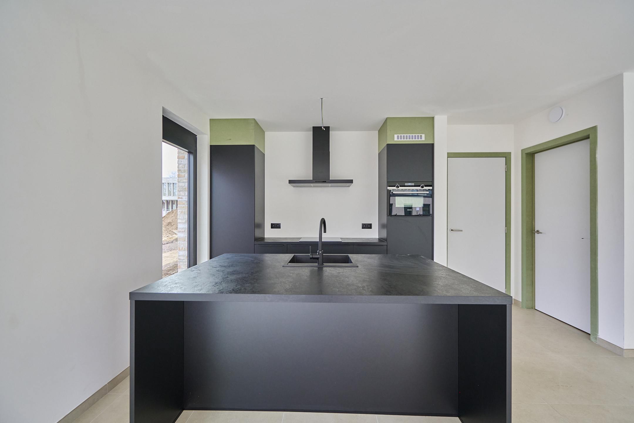 Gelijkvloers nieuwbouwappartement + privé tuintje - foto 4