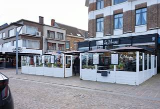 Dit horecapand op een hoekligging is gelegen aan de Kaai van Nieuwpoort Stad en bestaat uit;- Verbruikszaal voor 75 personen en 75 personen...