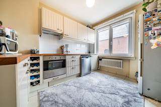 Located on the 1st floor of a small building with low maintenance fees, this bright and pleasant apartment offers approximately 90 m² of living...