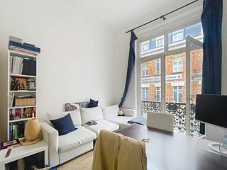 Etterbeek Comission Européenne : Appartement 1 chambre ±60m² au RDC d’une maison typique bruxelloise. Il se compose d’un hall d’entrée, living de ±15m², salle de bain avec WC, une cuisine équipée (four, taque, hotte, connexion lave-linge), une salle a manger de ± 10m², une chambre de ±11m² et un jardin de ±65m². PEB F. Charges de 120€/mois comprenant l’eau froide, le chauffage, les communs et l’assurance abandon de recours. Disponible le 15/08/2026. Mesures données à titre indicatif. <br /><br />
<p><u>Au rez-de-chaussée</u> :</p>
<p>- Hall d’entée</p>
<p>- Séjour ±15m²</p>
<p>- Salle de bains avec wc</p>
<p>- Cuisine équipée (four, taque, hotte, connexion lave-linge)</p>
<p>- Salle a manger ± 10m²</p>
<p>- Chambre ± 11m²</p>
<p>- Jardin ±65m²</p>