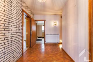 Welkom in deze charmante en ruime woning gelegen op een rustige locatie in Zoersel, Hoogveld 4!Bij het betreden van de woning komt u in de inkomhal...