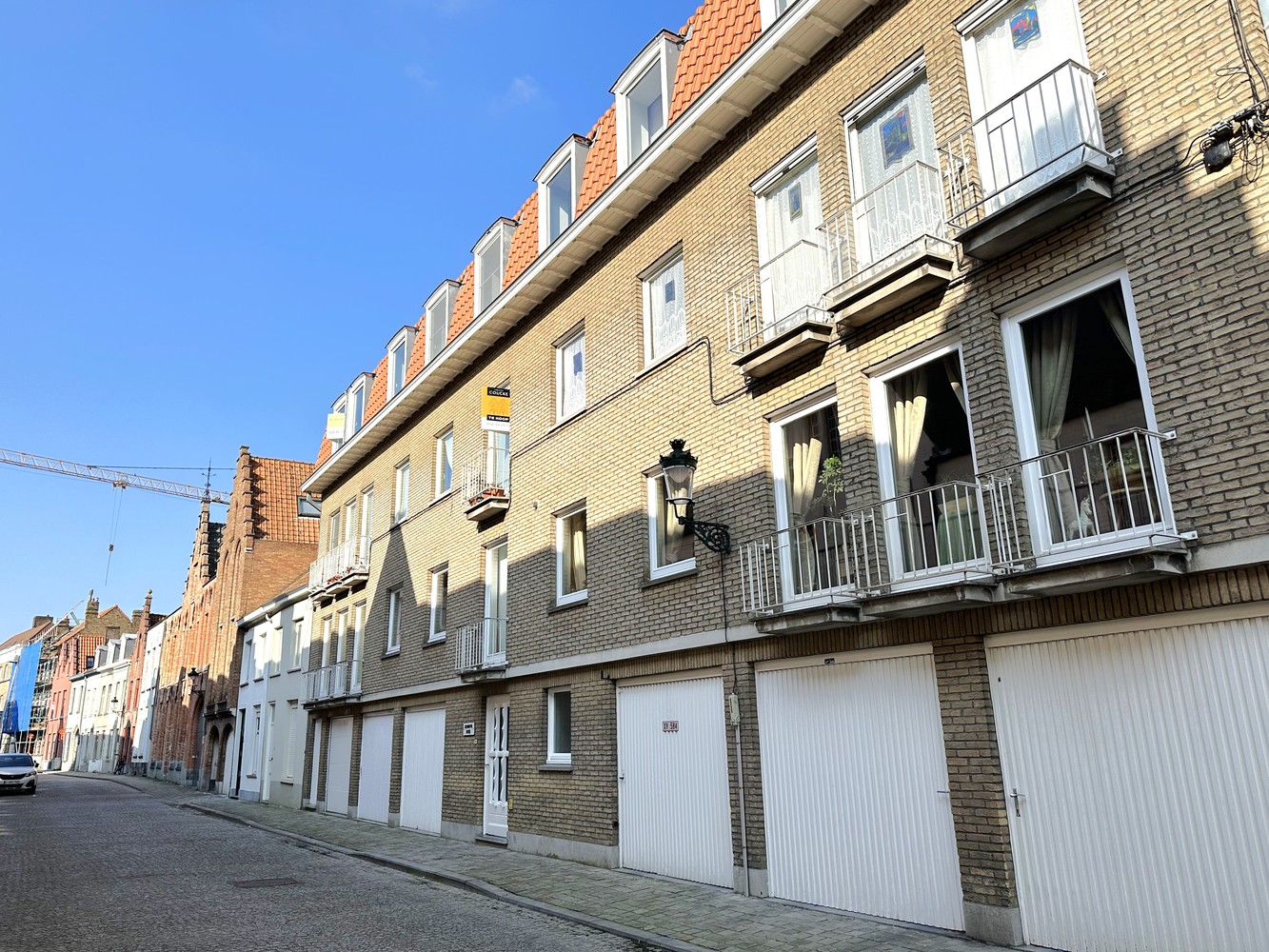Lichtrijk appartement vlakbij de Coupure - foto 1