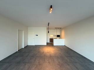 Gelijkvloers appartement met 1 slaapkamer in het hart van Retie. Dit moderne nieuwbouwappartement biedt een comfortabele en...