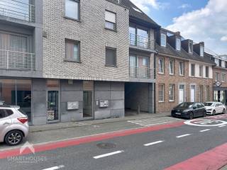 Energiezuinig appartement op een zeer centrale locatie bestaande uit een inkomhal met vestiaire en afzonderlijk toilet, lichtrijke leefruimte...