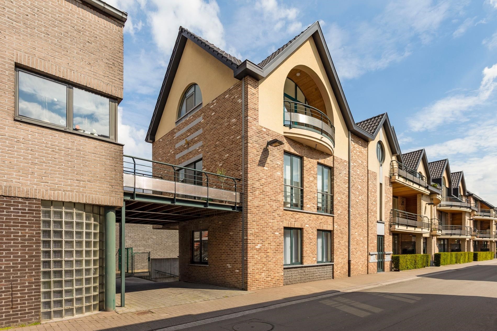 Aangenaam en luchtig appartement met 1 slaapkamer, terras & autostandplaats in ondergrondse garage in hartje Hoeselt - foto 5