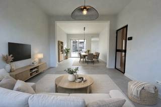 Deze recent volledig gerenoveerde woning is centraal gelegen in Meulebeke, op wandelafstand van winkels, scholen en openbaar vervoer, .... Deze...