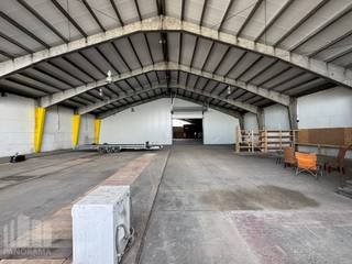 Gelegen aan de Leuvensesteenweg 110 te Vilvoorde, biedt dit bedrijfspand een opslagruimte van +/- 1.500 m² op een ruim terrein van +/- 6.500 m². De combinatie van de ruime opslagcapaciteit en het omvangrijke buitenterrein biedt diverse mogelijkheden voor opslag, logistiek en bedrijfsactiviteiten.<br /><br />Het pand geniet een strategische ligging langs de Leuvensesteenweg, met een vlotte verbinding naar de R0 Brusselse Ring en de E19. Hierdoor zijn Brussel, Antwerpen en Brussels Airport uitstekend bereikbaar.<br /><br />Een interessante opportuniteit voor bedrijven die op zoek zijn naar een ruime opslaglocatie met een groot buitenterrein in de regio Vilvoorde.<br /><br />Contacteer PANORAMA B2B voor bijkomende inlichtingen of een vrijblijvend plaatsbezoek op het nummer 0477 30 40 05.