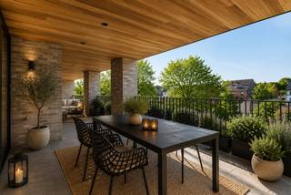 Prachtig afgewerkt nieuwbouwappartement te 2970 ’s-Gravenwezel, in de “Parel der Voorkempen”. Gelegen op de Wijnegemsteenweg 92, op 100 meter van het centrum!<br /><strong>Dit appartement is volledig afgewerkt en instapklaar, inclusief de schilderwerken en verlichting.</strong><br />Kopen aan 6% BTW ipv 21% behoort tot de mogelijkheid. Vraag naar de voorwaarden.<br />E-peil 7<br /><br />Wanneer je binnenkomt in dit prachtig afgewerkte nieuwbouwappartement, word je meteen verwelkomd door een ruime en elegante inkomhal. De vloer is afgewerkt met hoogwaardige parket, wat meteen een warme sfeer creëert. Aan de rechterzijde vind je de vestiaire, perfect voor het opbergen van jassen en schoenen, en het gastentoilet, modern ingericht en afgewerkt met subtiele details.<br /><br />Wanneer je verder loopt, kom je door een smeedijzeren glazen deur die leidt naar de royale open keuken en woonkamer. Deze ruimte baadt in het licht dankzij de grote ramen die uitkijken op het ruime overdekte terras.<br /><br />De moderne open keuken, die naadloos aansluit op de woonkamer, is volledig uitgerust met kwalitatieve inbouwapparatuur. De strakke afwerking en het eigentijdse design zorgen voor een stijlvolle uitstraling, ideaal voor wie houdt van koken in een luxueuze omgeving.<br /><br />Het overdekte terras van 48m² nodigt uit tot ontspannen buitenmomenten, of je nu geniet van een kop koffie in de ochtendzon of een avonddiner met vrienden. Door de ruimte en het uitzicht heb je hier echt een verlenging van je woonruimte. De berging, voorzien van aansluitingen voor een wasmachine en droogkast, biedt ook extra opbergruimte – een praktische en discrete plek voor huishoudelijke spullen. Verder naar de slaapkamers: De masterbedroom is ruim opgezet en loopt door naar een aparte dressingruimte, waar veel ruimte is voor kledingopslag. Aansluitend tref je de prachtige hoofdbadkamer, afgewerkt in Mortex, met een luxe ligbad, inloopdouche, dubbele lavabo en een privatief toilet. Het geheel voelt als een privéoase van rust.<br />De tweede slaapkamer, ideaal als logeerkamer, biedt voldoende ruimte voor ingebouwde kasten en heeft directe toegang tot een eigen douchekamer, ook afgewerkt in dezelfde moderne stijl. Dit geeft gasten of gezinsleden extra comfort en privacy.<br /><br /><strong><u>Positieve aspecten:</u><br />Het appartement is voorzien van de nieuwste technologieën, zoals airconditioning, een warmtepomp, vloerverwarming en 8 zonnepanelen, wat zorgt voor een duurzaam en comfortabel woonklimaat.</strong><br /><strong>Bij dit appartement horen ook een ondergrondse kelder en twee carports, inclusief een extra buitenberging. Dit alles maakt van dit appartement een unieke en complete woonervaring in het hart van ’s-Gravenwezel.</strong><br /><br /><span>Ter info: enkele foto's hebben we wat meer aangekleed en zijn ter illustratie. </span>