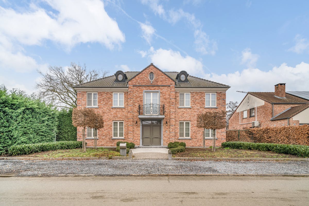 Pastorijvilla met praktijkruimte en studio te Zonhoven - foto 2