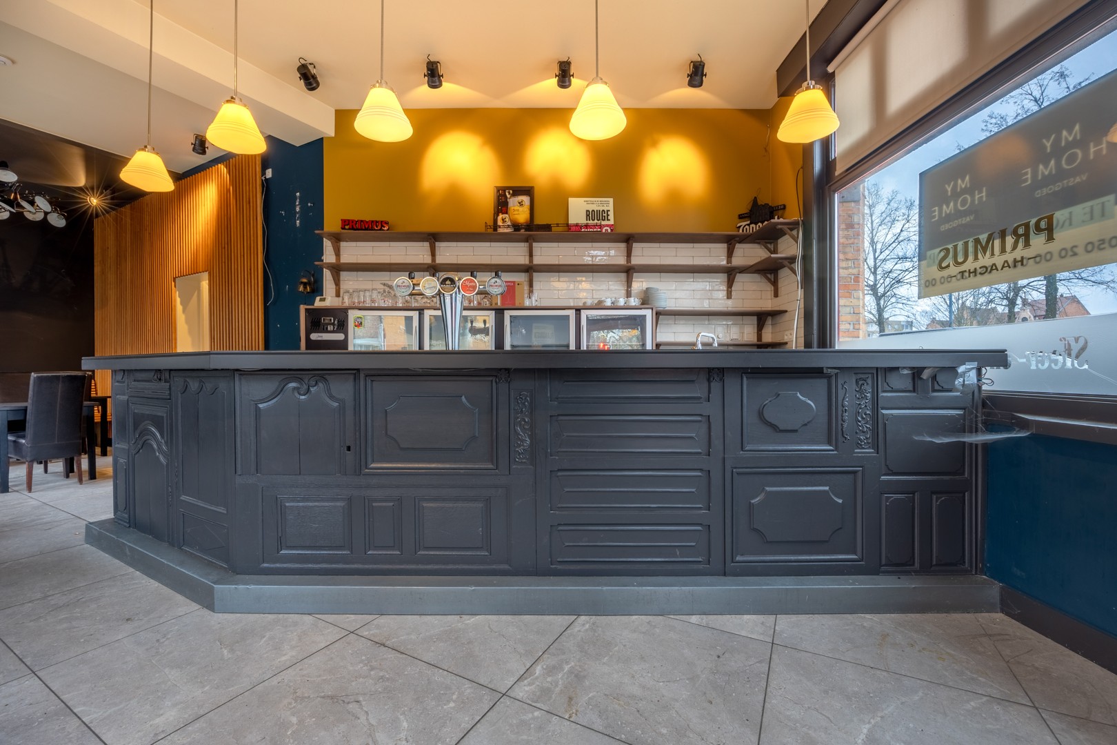 Volledig te renoveren appartement / woonst en handelspand met woonst - foto 4