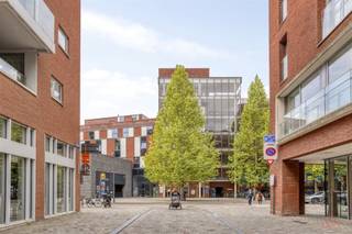 This bright studio apartment is in an interesting location near the center and train station of Leuven.Located on the fifth floor, this studio...