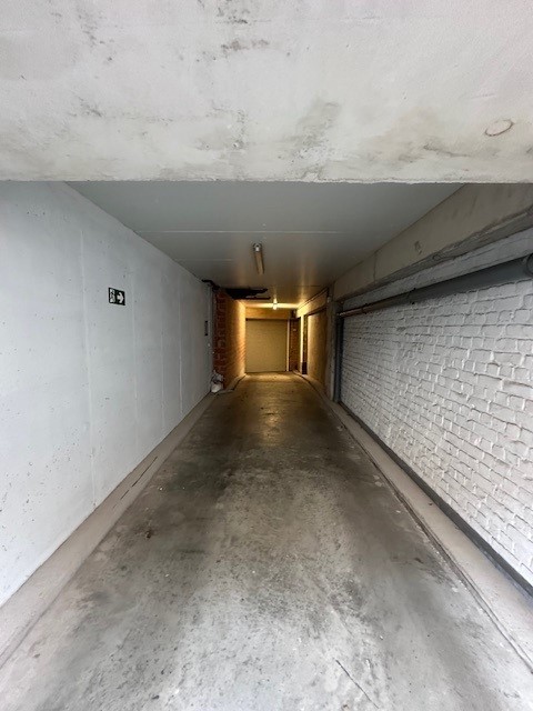 Zeer ruime garagebox gelegen op de Leopoldlaan op het gelijkvloers. - foto 4