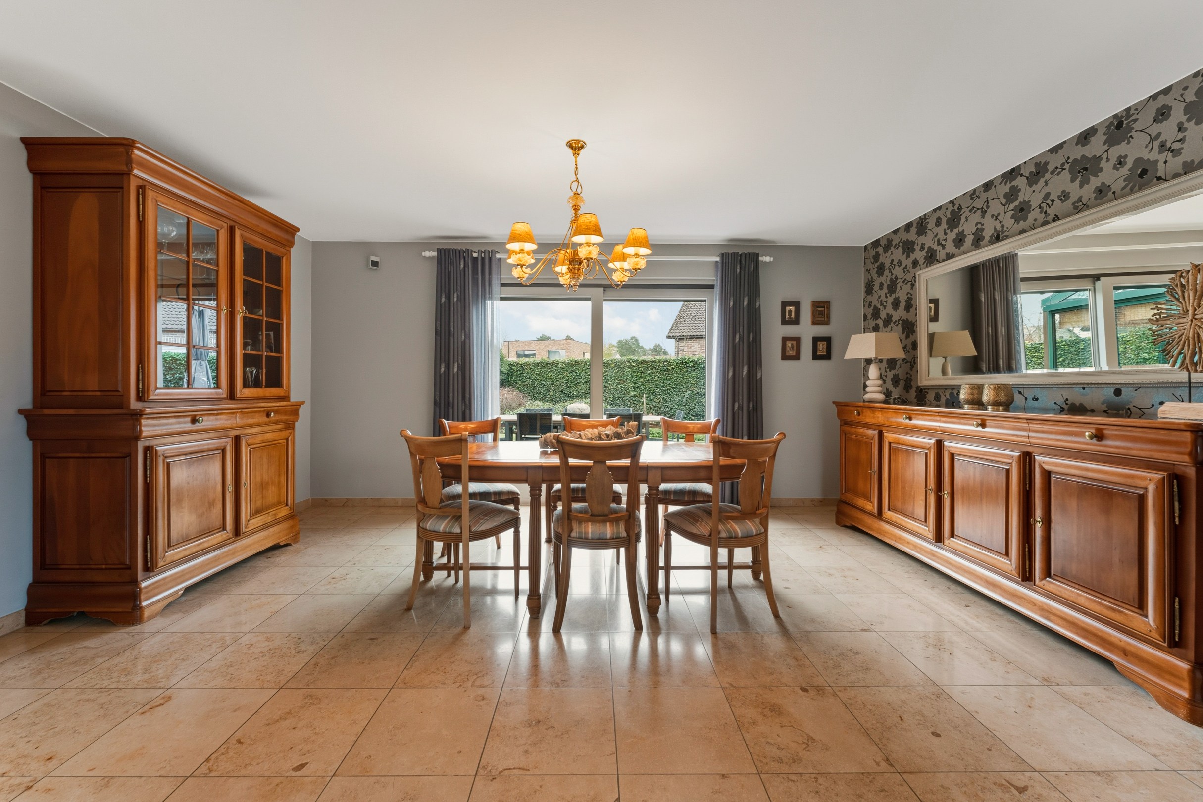 Instapklare en uitstekend onderhouden gezinswoning met 4 slaapkamers op een terrein van 908m² te Genk. - foto 5