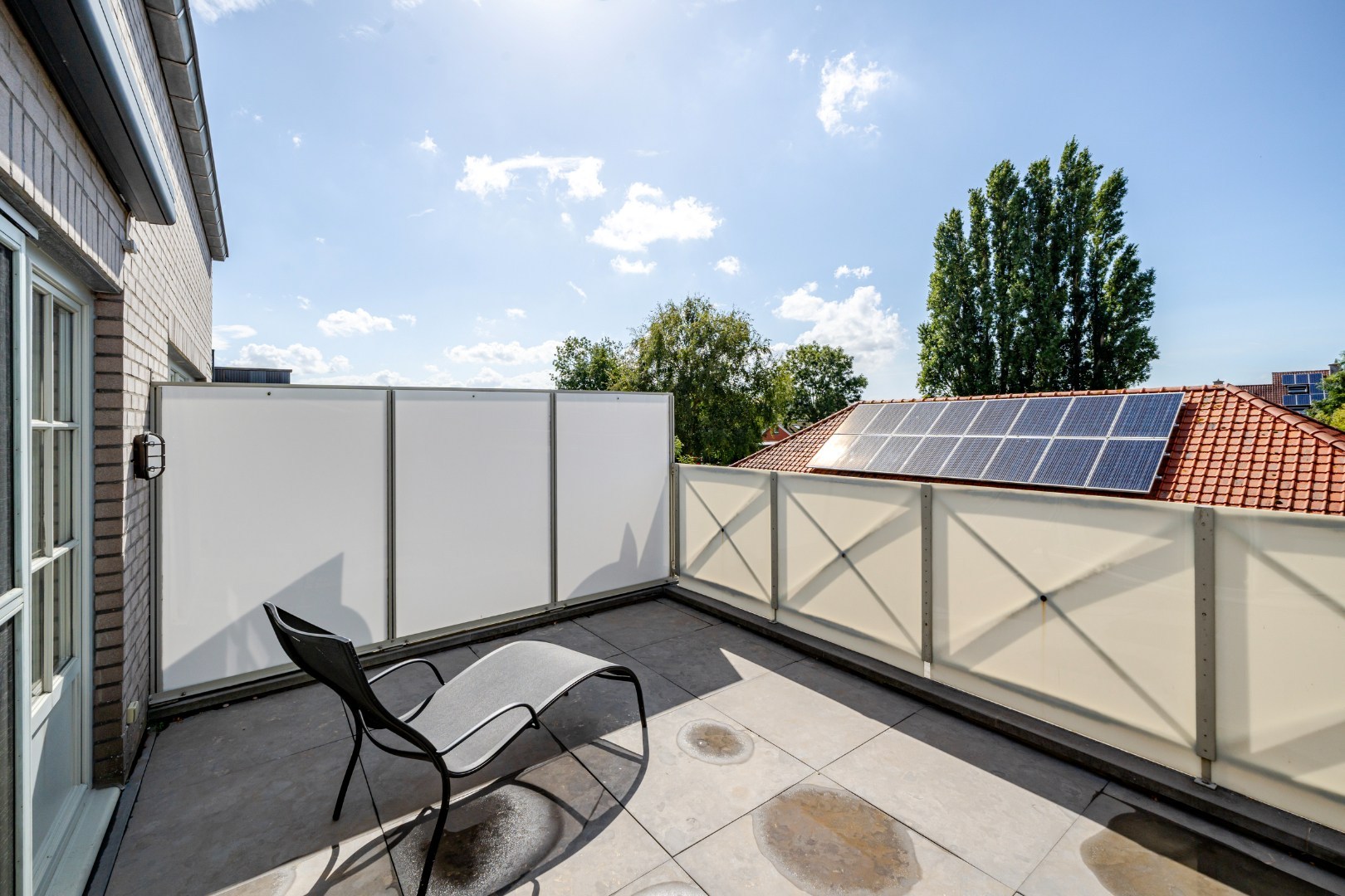 Groot appartement met zongericht terras en garagebox - foto 1