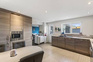 ALTRO VASTGOED VERKOOPT! In de Twaalfbunderstraat 29 te Brakel vind je deze instapklare, volledig gerenoveerde woning in een rustige en...