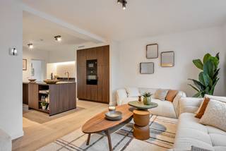 Op zoek naar een instapklare, energiezuinige droomwoning waarbij licht, ruimte en comfort centraal staan? Dankzij deze totaalrenovatie (2025) krijg...