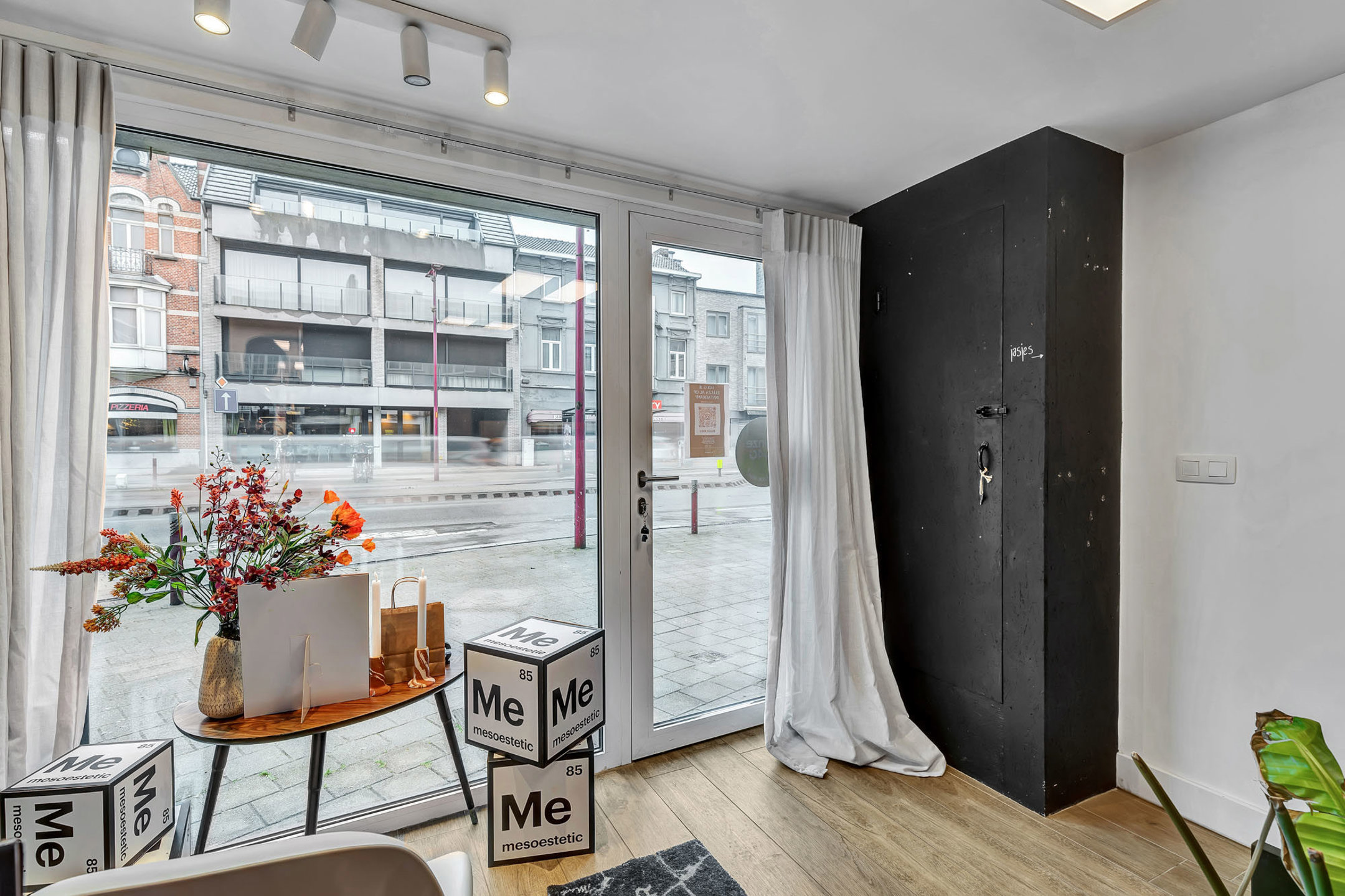 Unieke woning met multifunctionele (handels)ruimte op een toplocatie in Deinze - foto 1