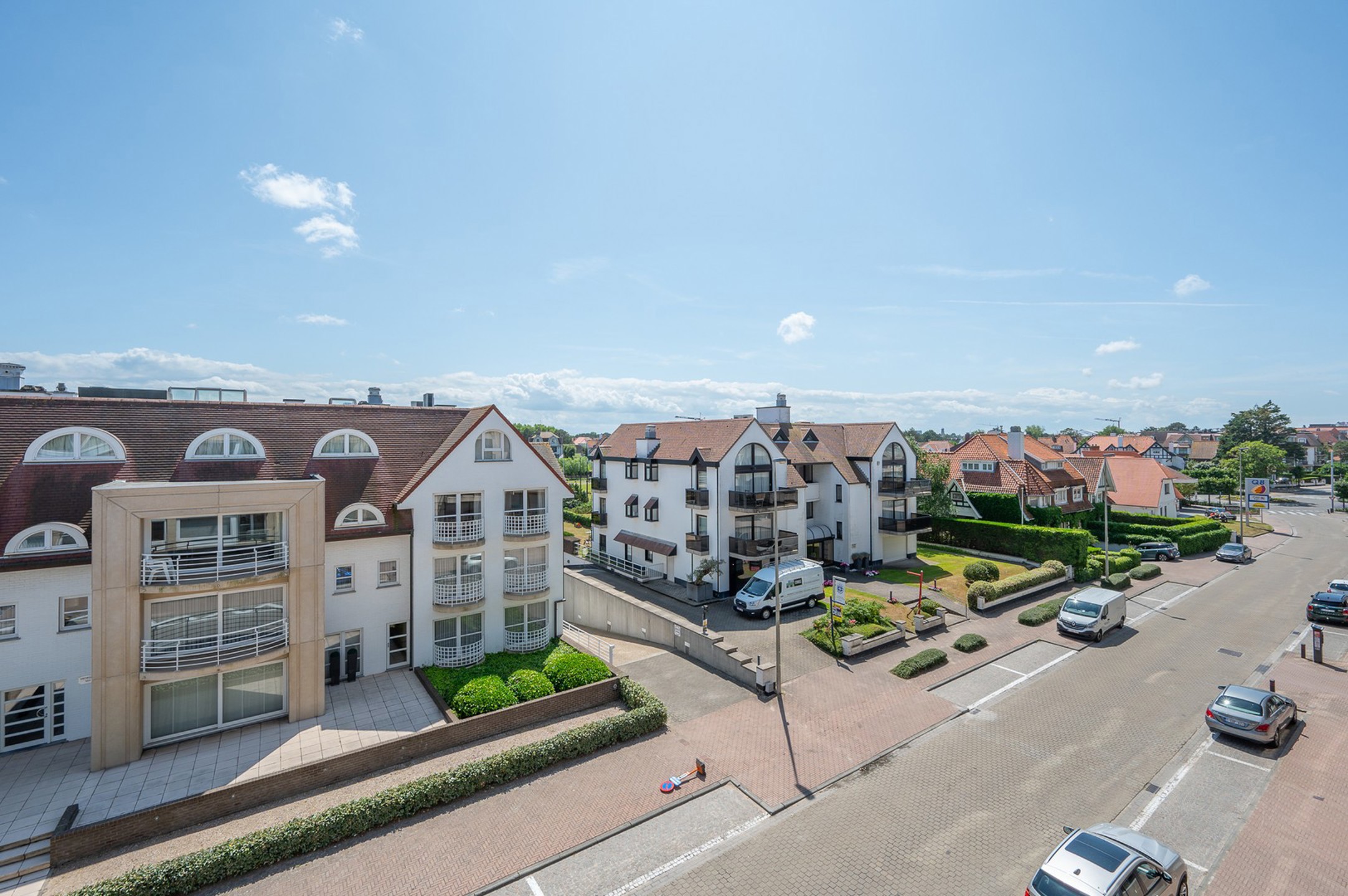 Prachtig gerenoveerd appartement met mooie zichten op een toplocatie vlakbij de winkels en het strand. - foto 4