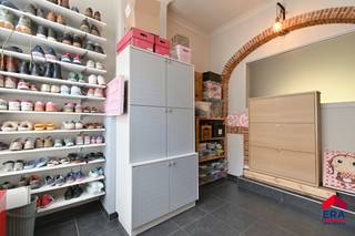 Welkom in deze charmante woning, ideaal gelegen in het bruisende en levendige Maldegem. Hier geniet u van het beste van twee werelden:...